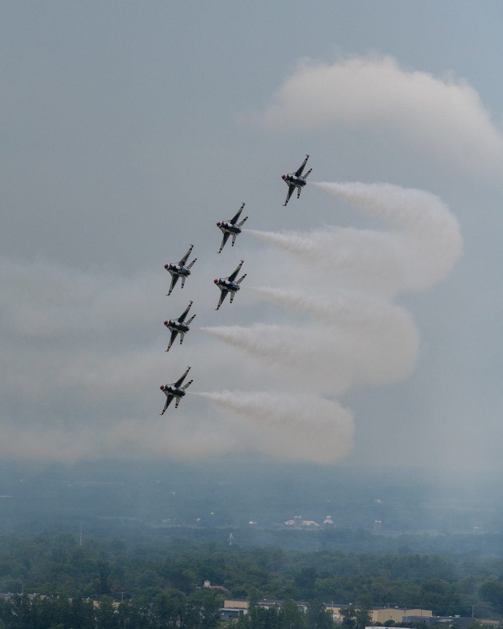 Thunderbirds dazzle at Dayton Air Show