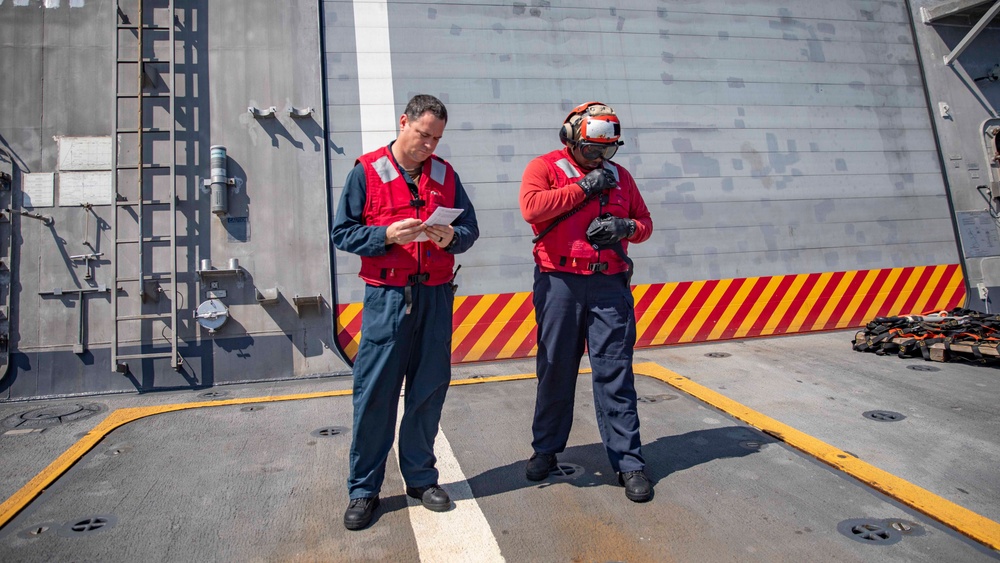 USS Billings Sailors Oversee a Simulated Fire During a Crash and Salvage Drill