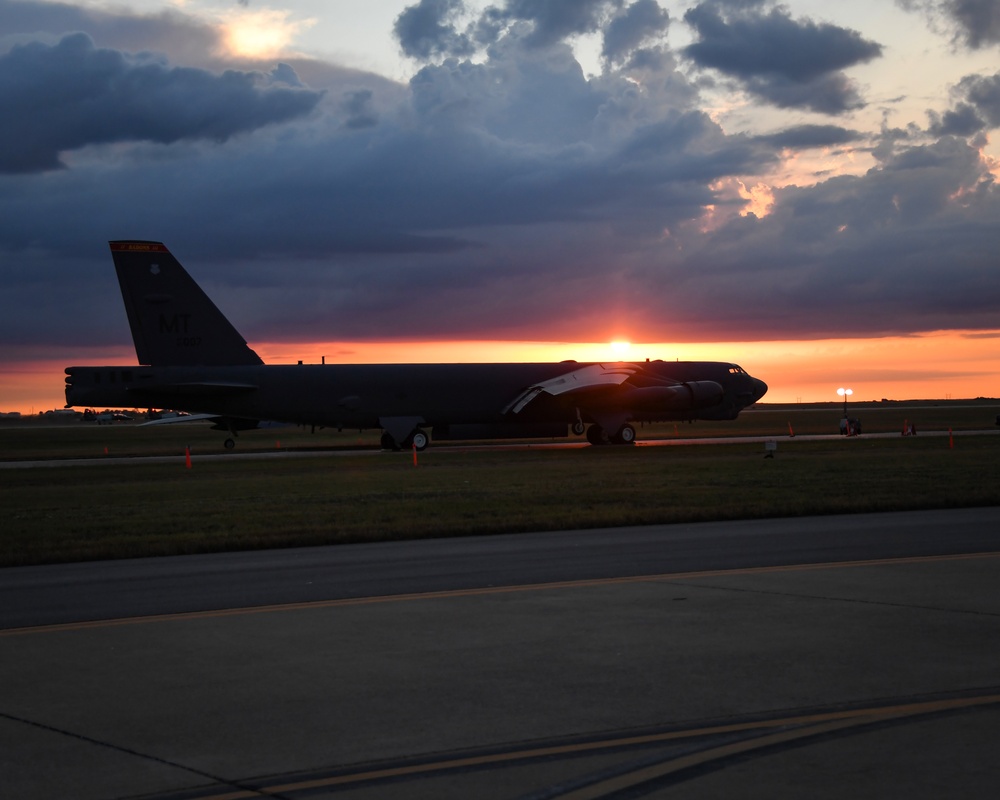 Minot B-52 visits Sheppard