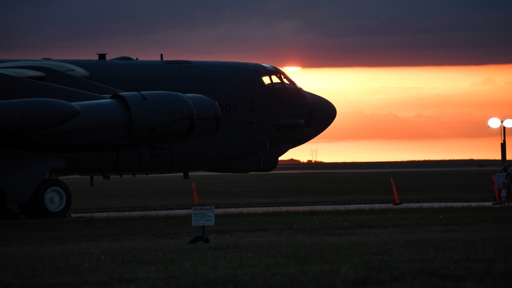 Minot B-52 visits Sheppard