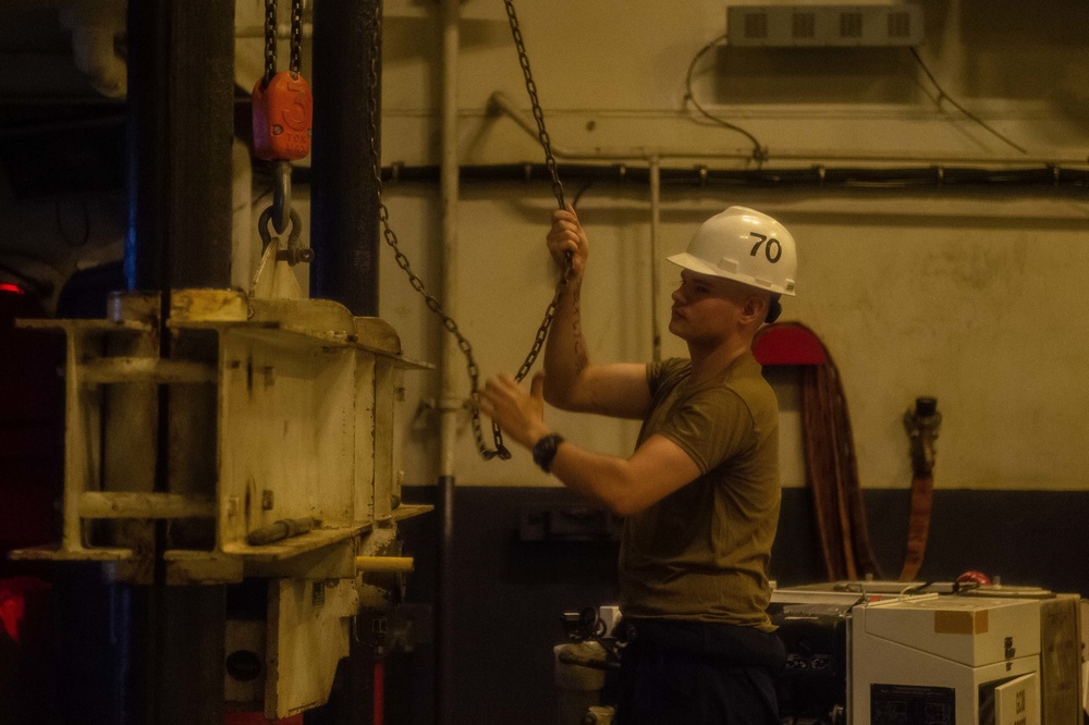 USS Carl Vinson (CVN 70) Sailors Conduct Maintenance in South China Sea