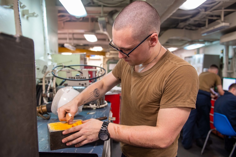 USS Carl Vinson (CVN 70) Sailors Conduct Maintenance in South China Sea