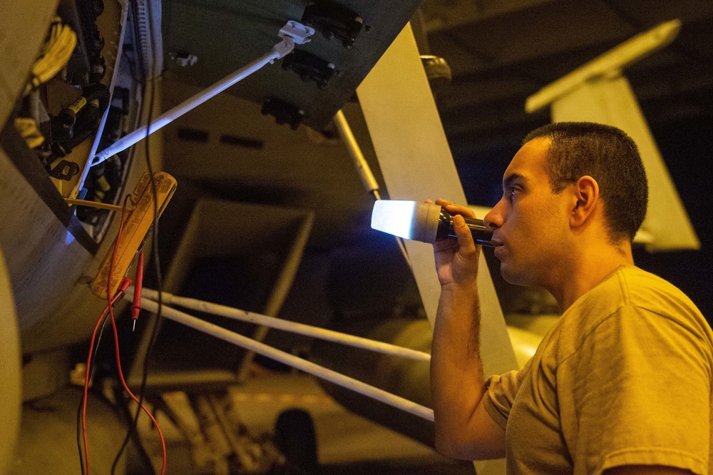 USS Carl Vinson (CVN 70) Sailors Conduct Maintenance in South China Sea