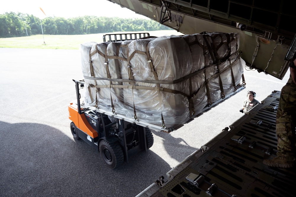 Travis Airmen train while delivering humanitarian aid to Dominican Republic