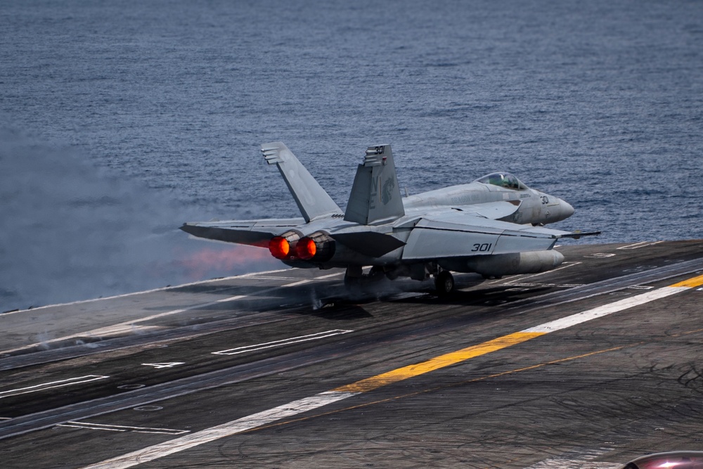 USS Carl Vinson (CVN 70) Conducts Flight Operations in South China Sea