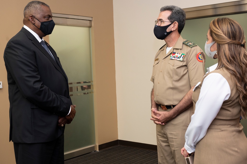 Secretary of Defense Meets With Dominican Republic’s Minister of Defense