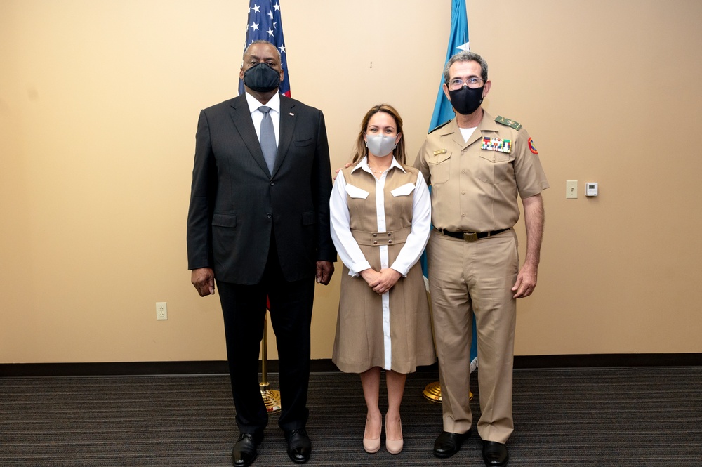 Secretary of Defense Meets With Dominican Republic’s Minister of Defense