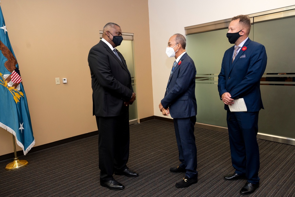 Secretary of Defense Meets With Jamaica’s Deputy Prime Minister and Minister of National Security