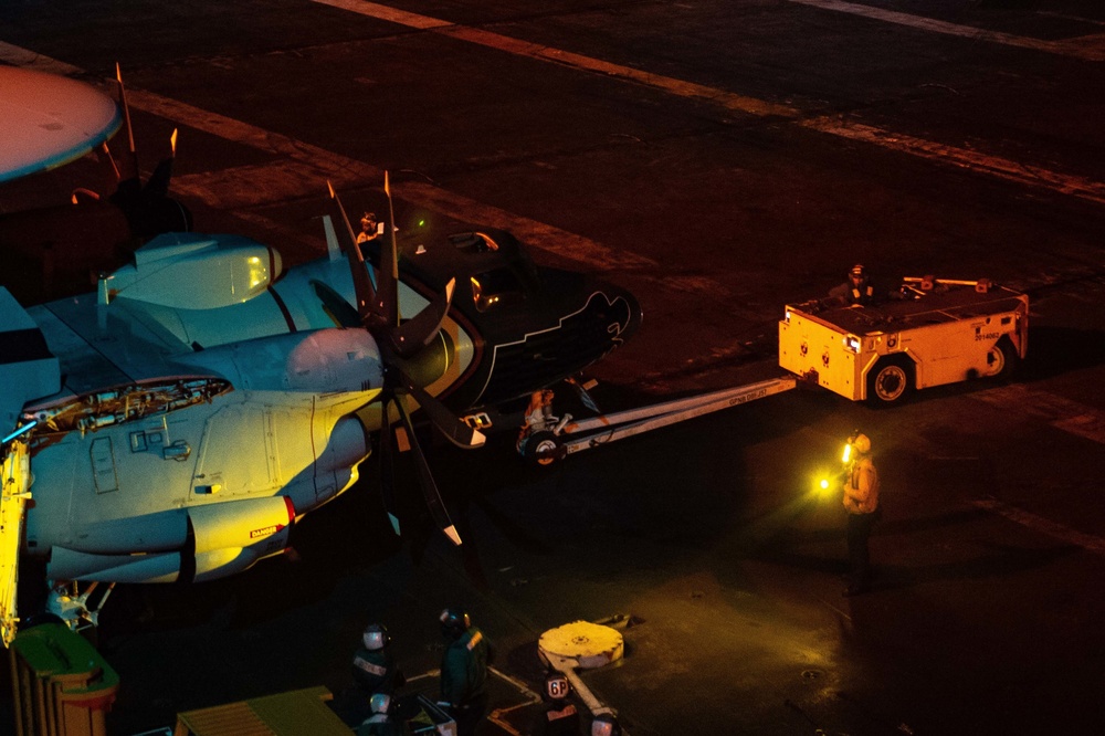 USS Carl Vinson (CVN 70) Conducts Night-Time Flight Operations
