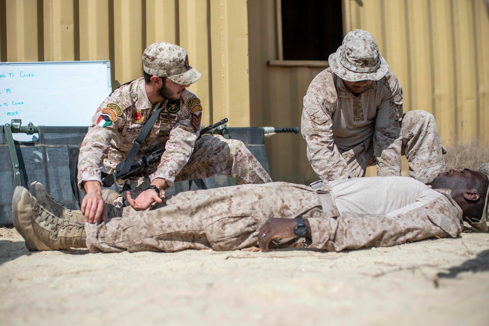 11th MEU conducts Combat Life Saver class with Kuwaiti counterparts