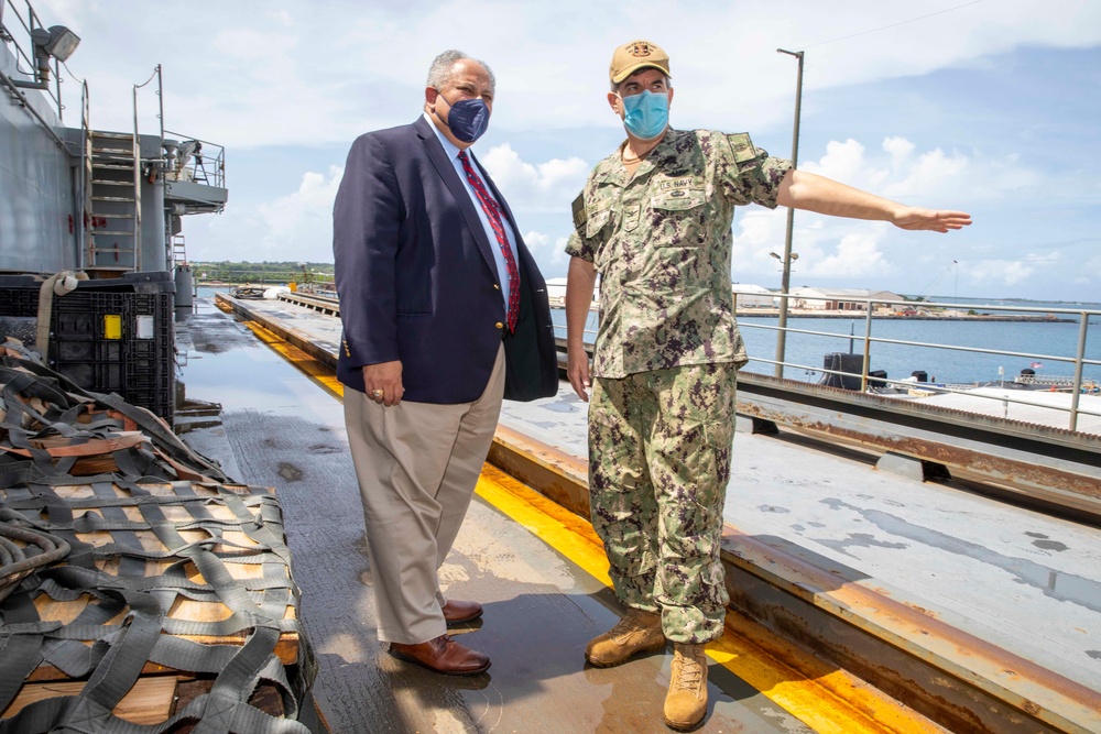 SECNAV Visits USS Emory S. Land