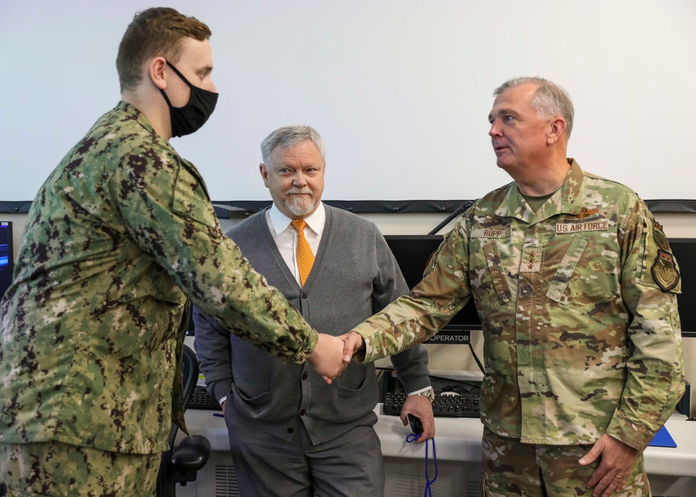 Commander, U.S. Forces Japan visits CSG-7