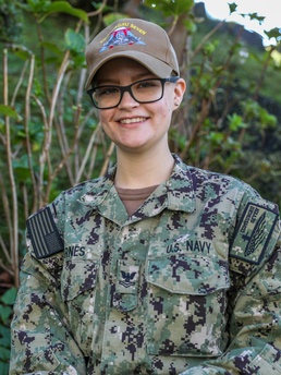 Sacramento, California Native Supports Submarine Group in U.S. 7th Fleet