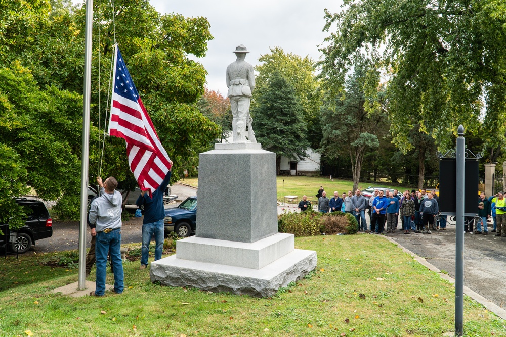 Airmen clean up local cemetery