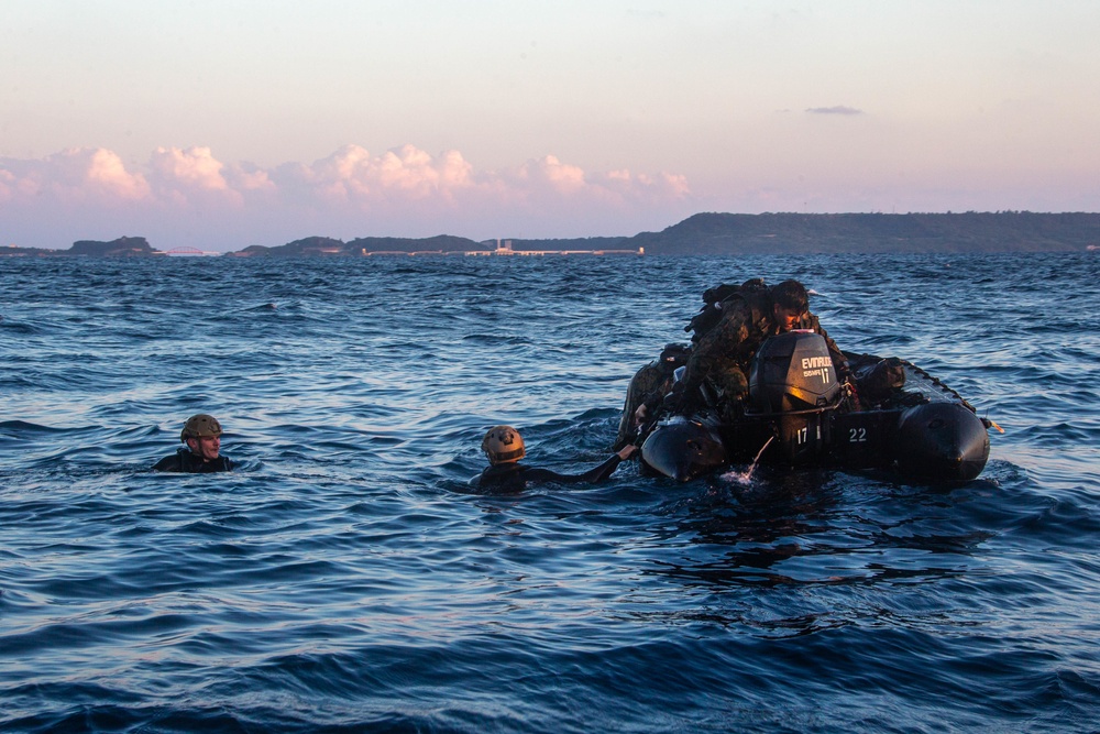 3d Reconnaissance Battalion conducts helocast training