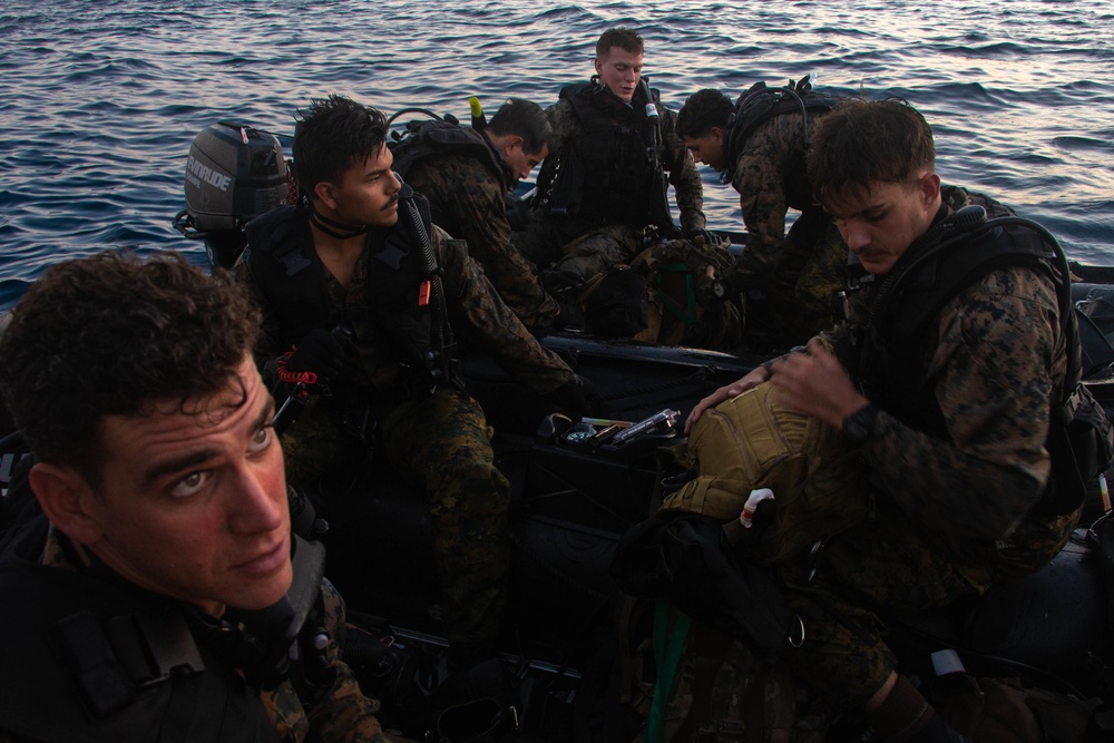 3d Reconnaissance Battalion conducts helocast training