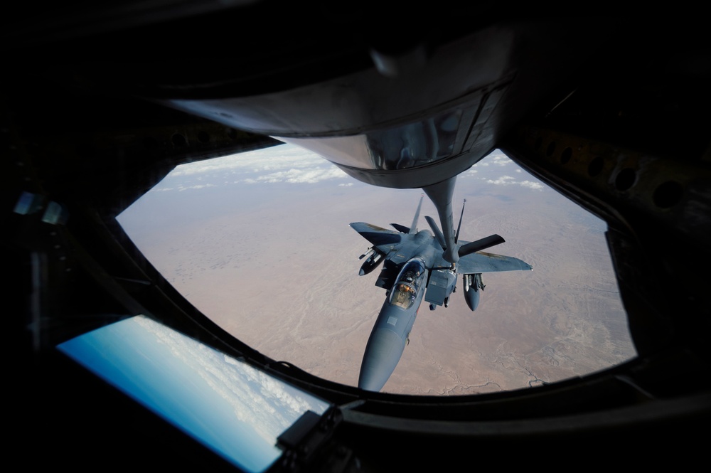 349th EARS refuels Air Force F-15E Eagles