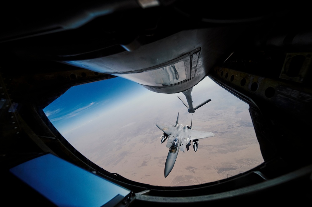 349th EARS refuels Air Force F-15E Eagles