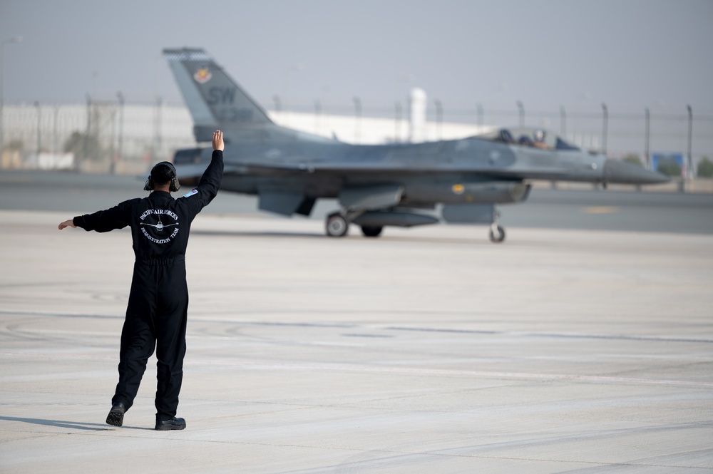 The Pacific Air Forces F-16 Demonstration Team Arrives in Dubai