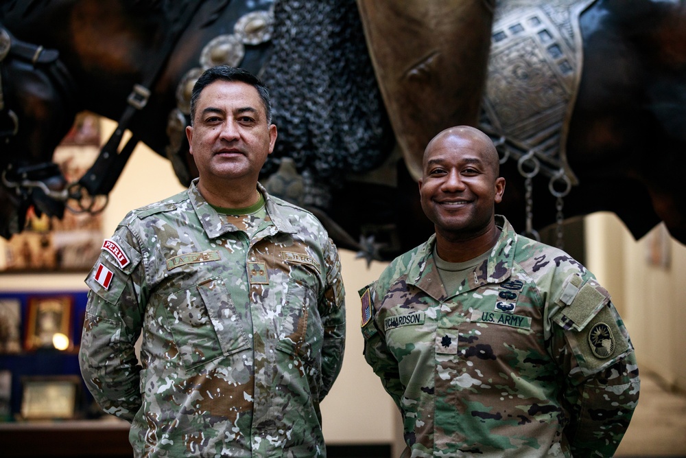 The Peruvian Army visits Fort Hood