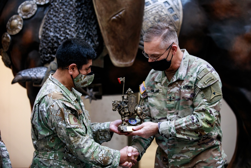 The Peruvian Army visits Fort Hood