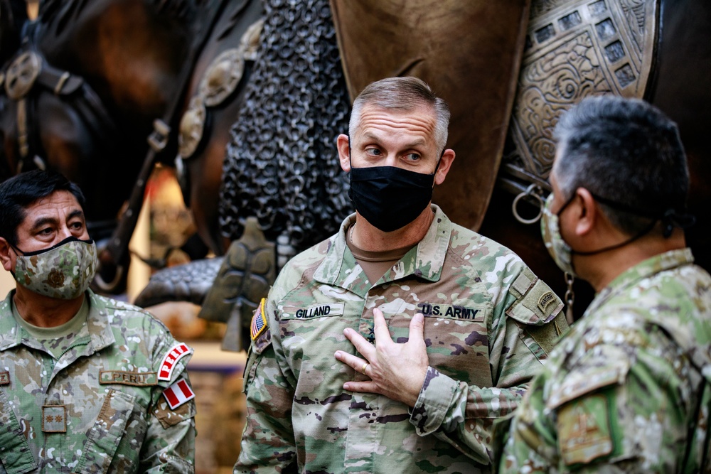 The Peruvian Army visits Fort Hood