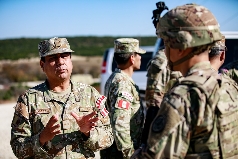 The Peruvian Army visits Fort Hood