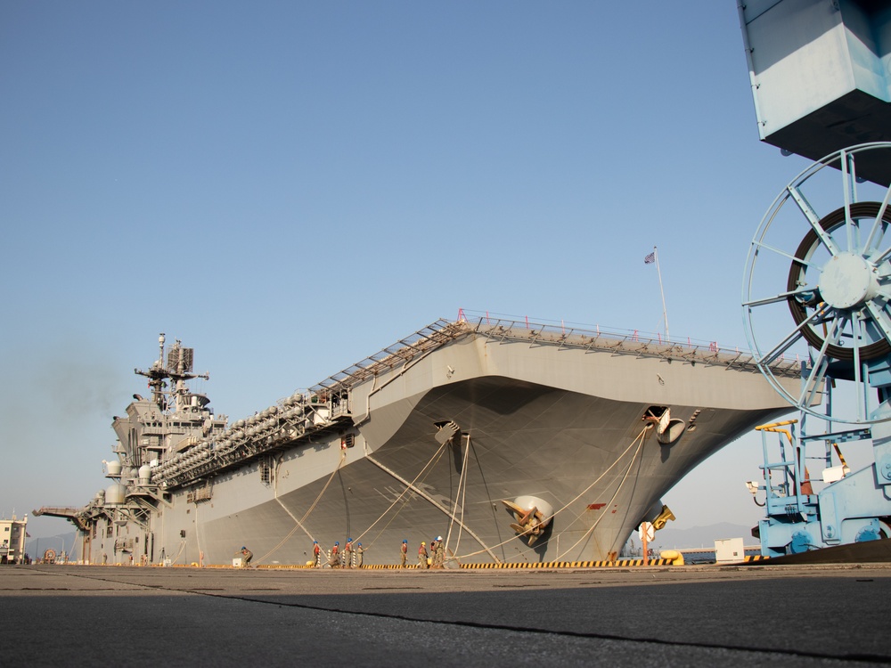 USS America arrives at Marine Corps Air Station Iwakuni