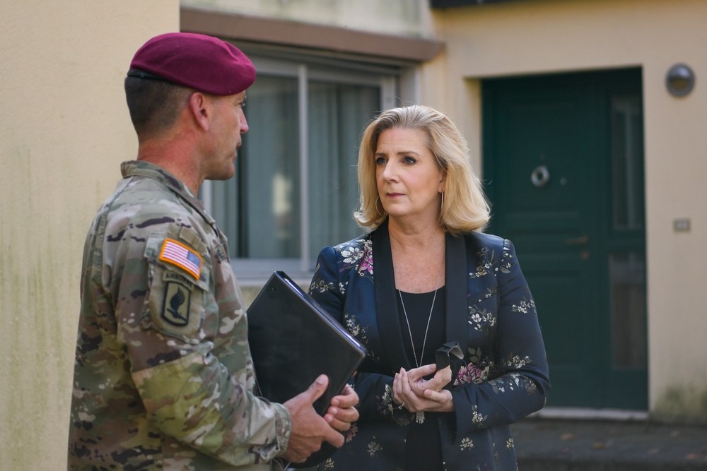 Army Secretary visits the future of Army housing in Italy