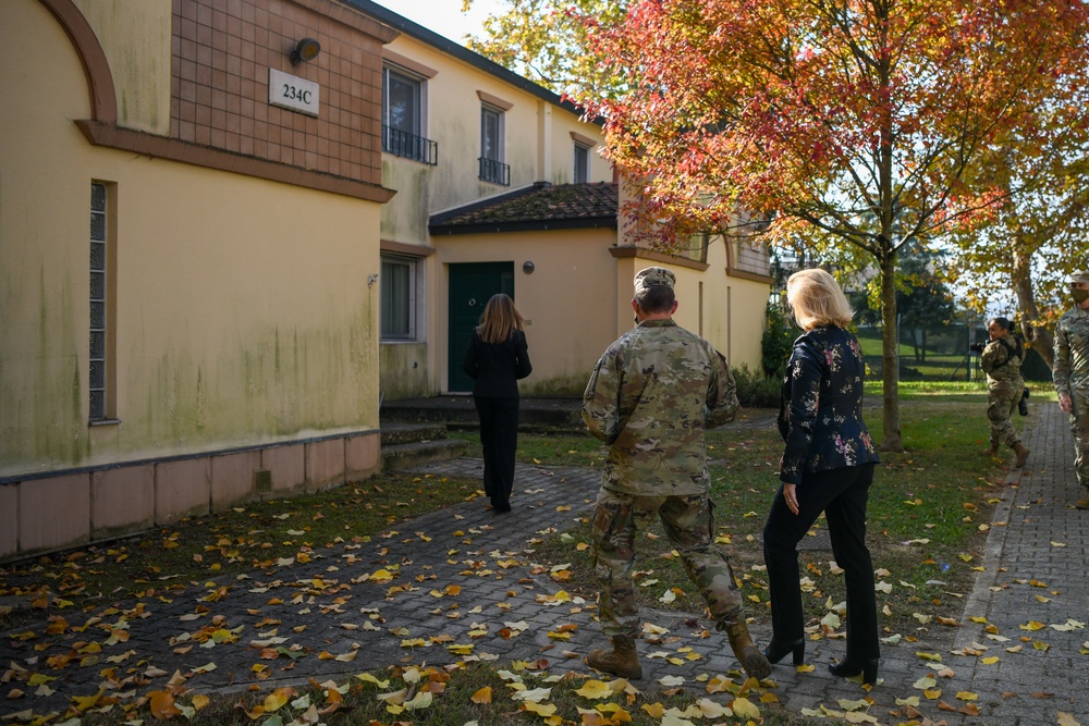 Army Secretary visits the future of Army housing in Italy