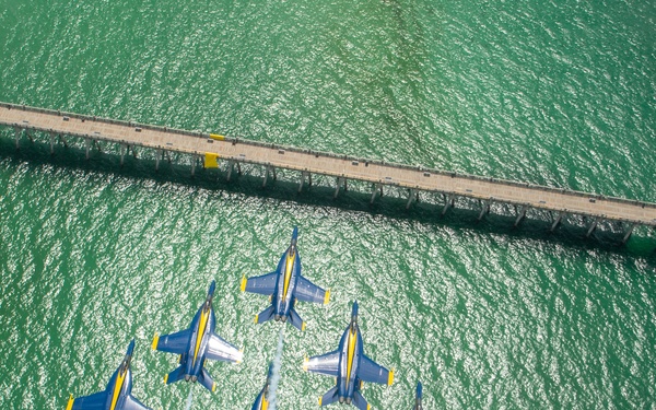 Blue Angels Navy Flight Demonstration Team – Pensacola Beach, Florida