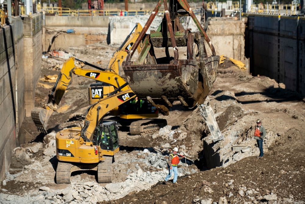 Pittsburgh District excavates dewatered chamber at Charleroi
