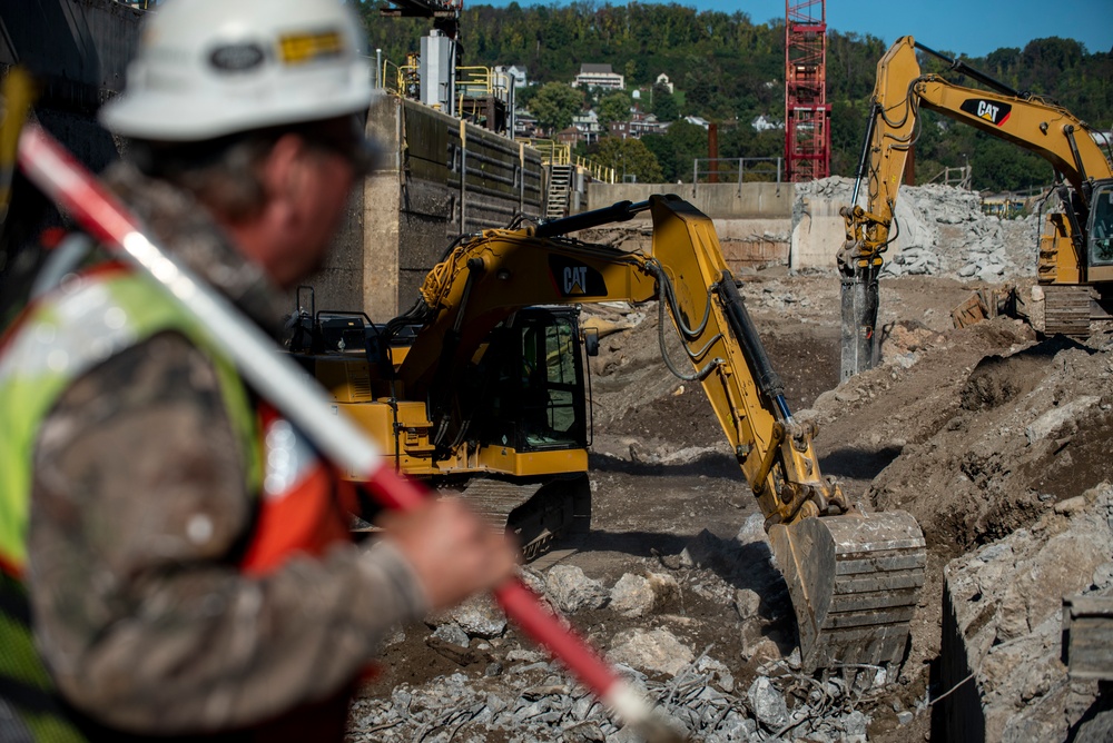 Pittsburgh District excavates dewatered chamber at Charleroi