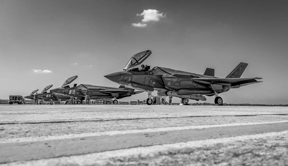 502nd Air Base Wing supports F-35 TDY