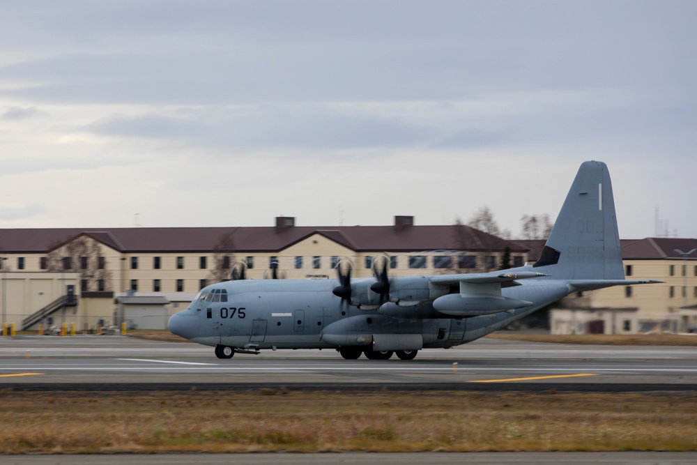 Sumos Take Off from JBER