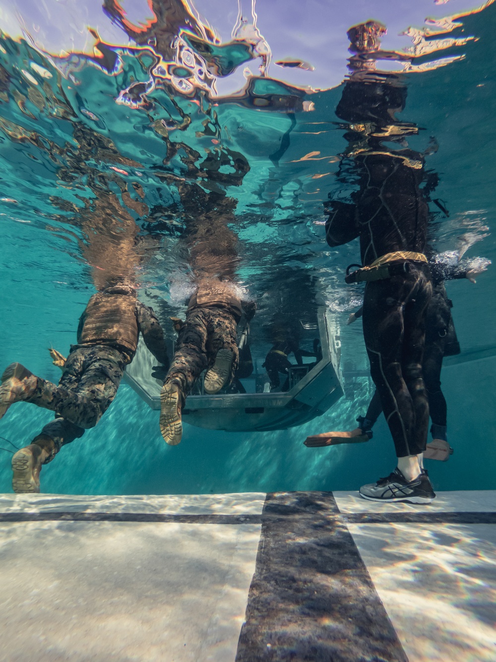 I MIG Underwater Egress Survival Training
