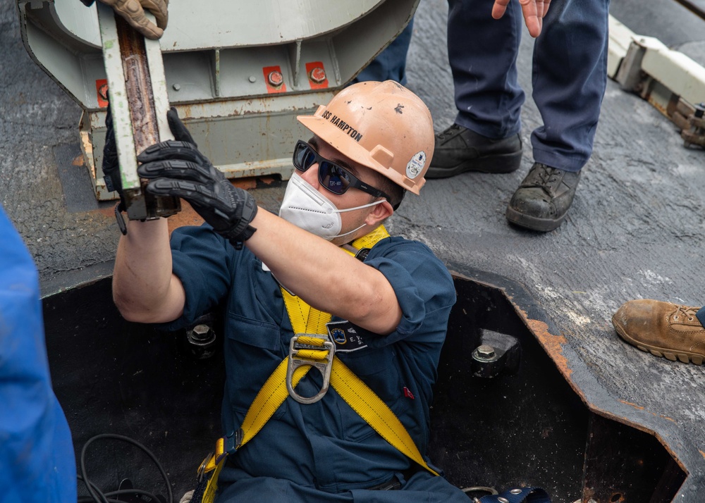 USS Frank Cable Conducts Expeditionary Reload with USS Hampton Alongside