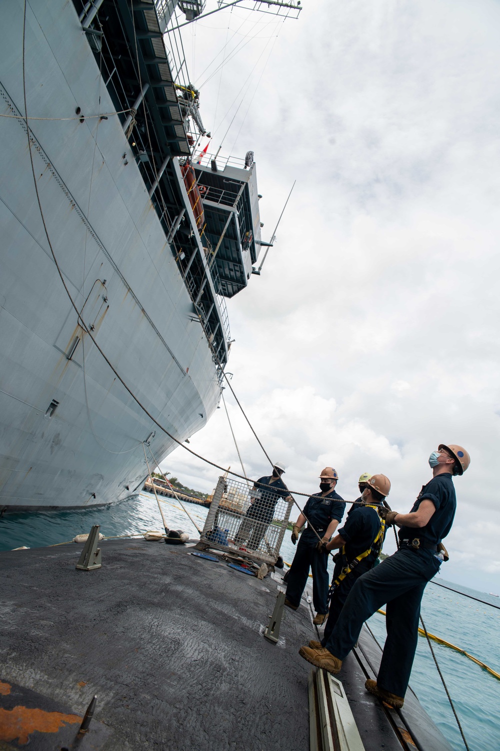 USS Frank Cable Conducts Expeditionary Reload with USS Hampton Alongside