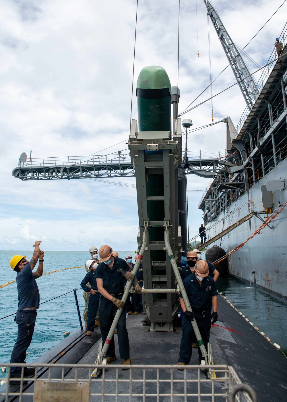 USS Frank Cable Conducts Expeditionary Reload with USS Hampton Alongside