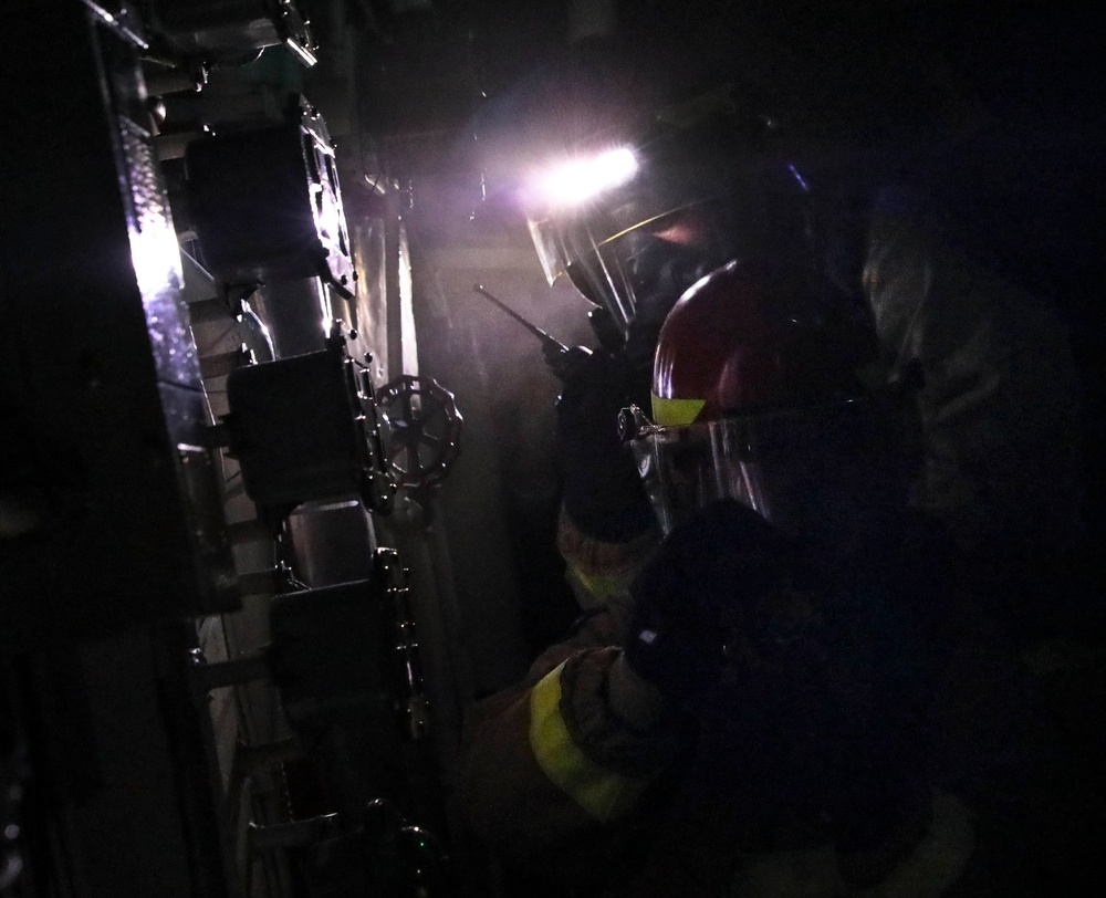 USS Benfold Conducts General Quarters Drill