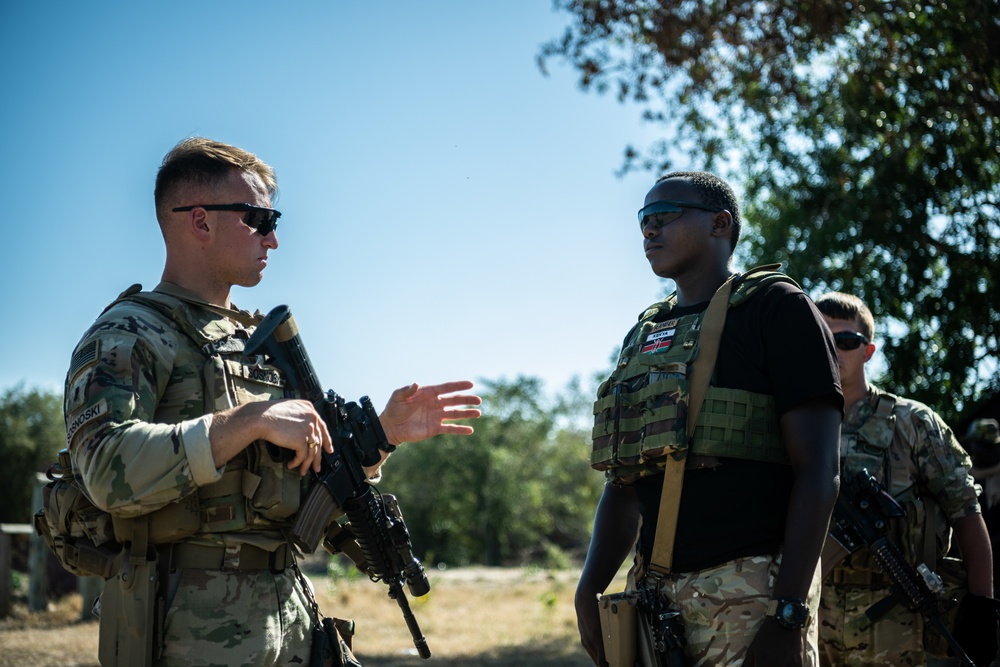 U.S. Army trains to operate with Kenyan Army Rangers