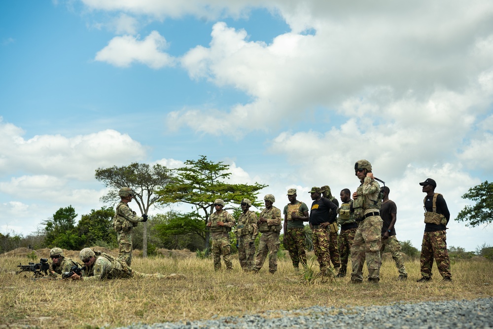 U.S. Army trains to operate with Kenyan Army Rangers