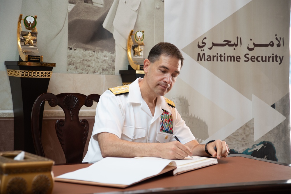 Vice Adm. Cooper visits UAE War College