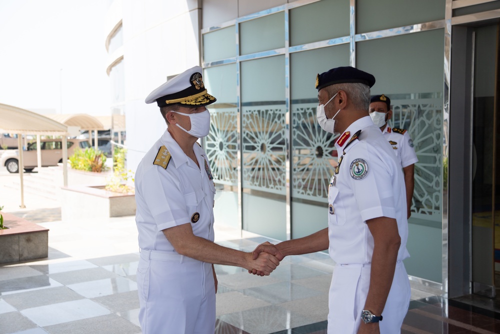 Vice Adm. Cooper visits UAE War College