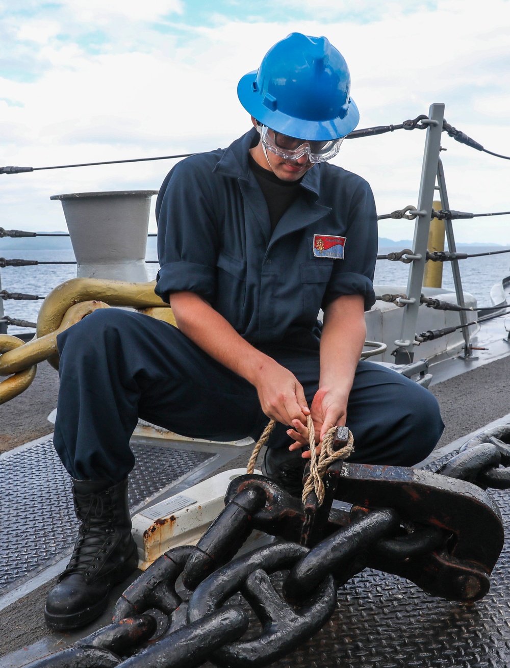 USS Benfold Transits Strait