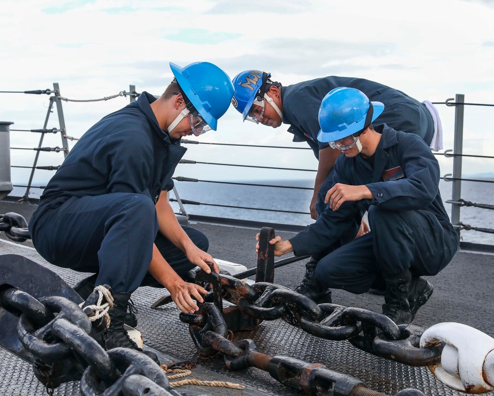 USS Benfold Transits Strait