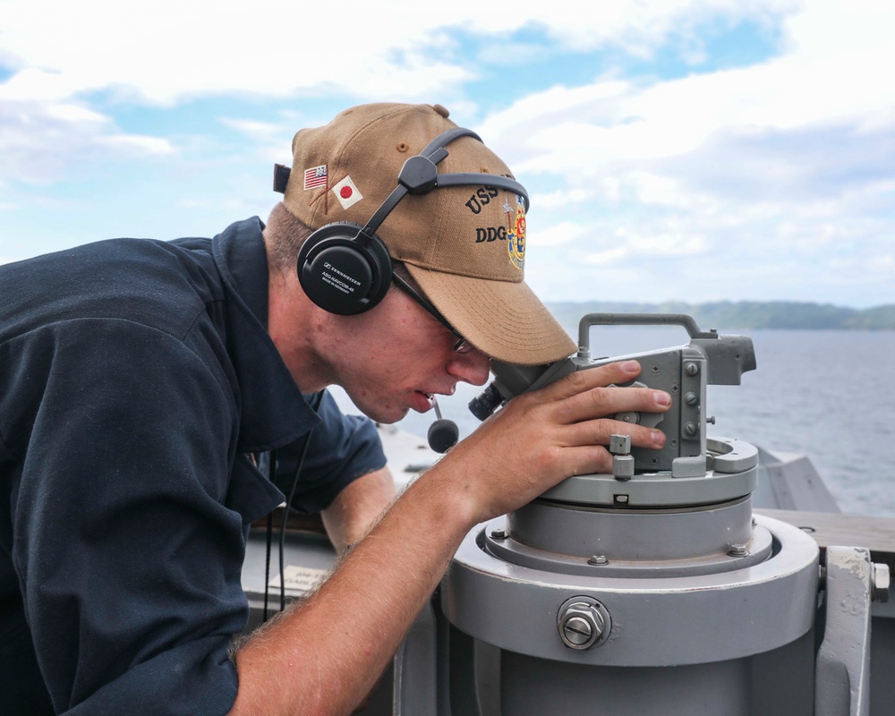 USS Benfold Transits Strait