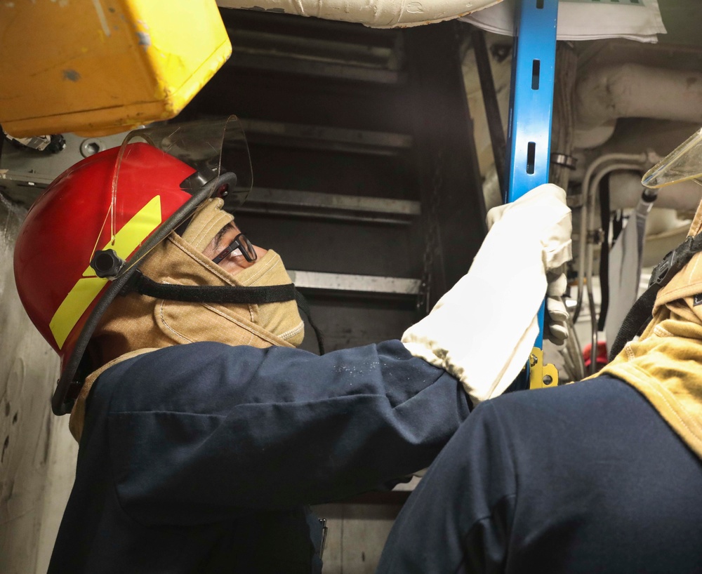 USS Benfold Conducts Drills