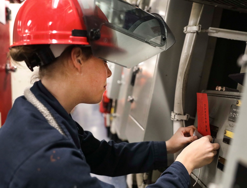 USS Benfold Conducts Routine Operations