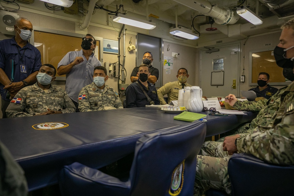 USS Sioux City Sailors Host Military Officials from the Dominican Republic